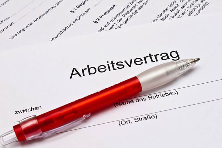 Arbeitsvertrag vor der Unterzeichnung 